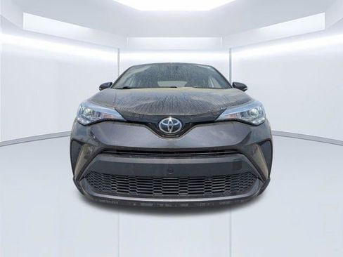 Used 2022 Toyota C-HR XLE image 9