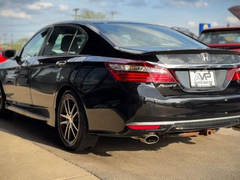 Used 2017 Honda Accord Sport image 4