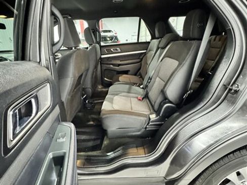 Used 2018 Ford Explorer XLT AWD/4WD image 7