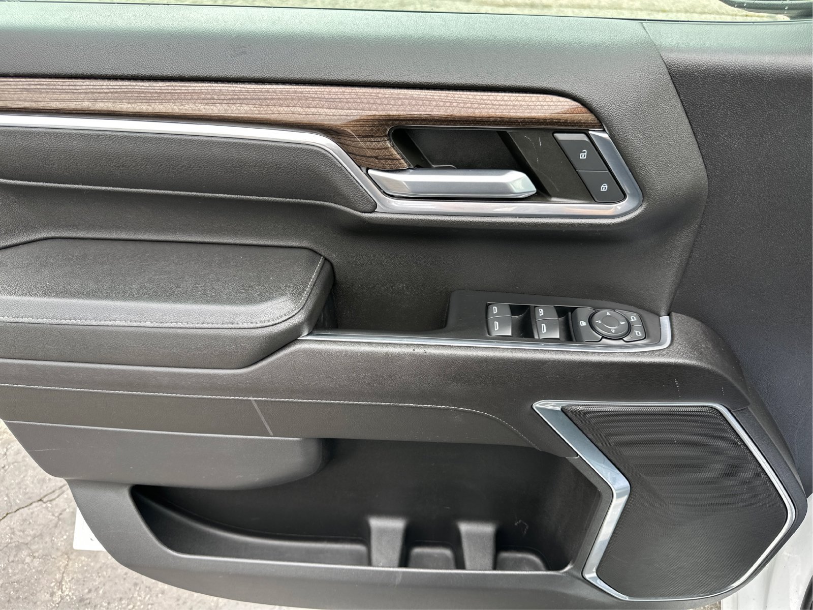 Used 2022 Chevrolet Silverado 1500 LT AWD/4WD image 20