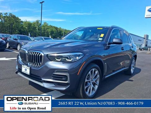 Used 2022 BMW X5 xDrive40i w/ Premium Package AWD/4WD image 3