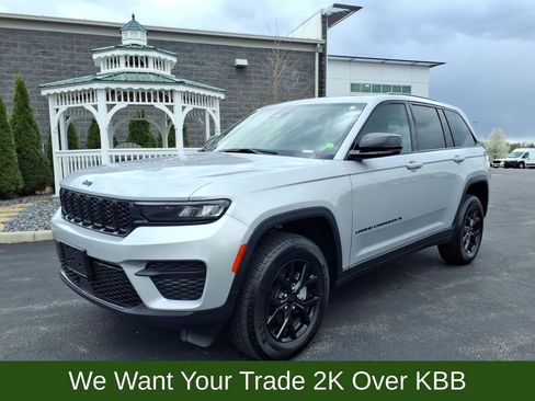 Used 2025 Jeep Grand Cherokee 4WD image 2