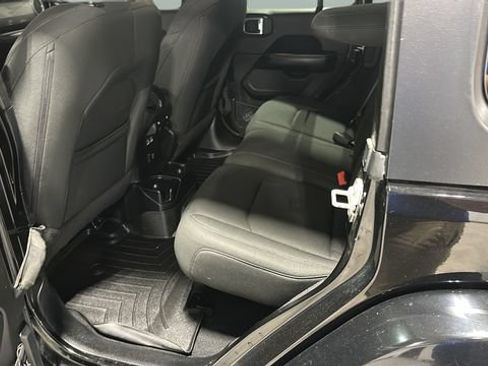 Used 2018 Jeep Wrangler Unlimited Sahara AWD/4WD image 20