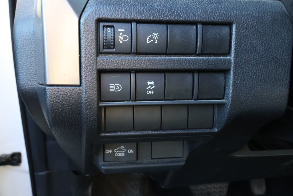 Used 2024 Toyota Tacoma SR5 AWD/4WD image 17