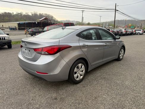 Used 2016 Hyundai Elantra SE image 6