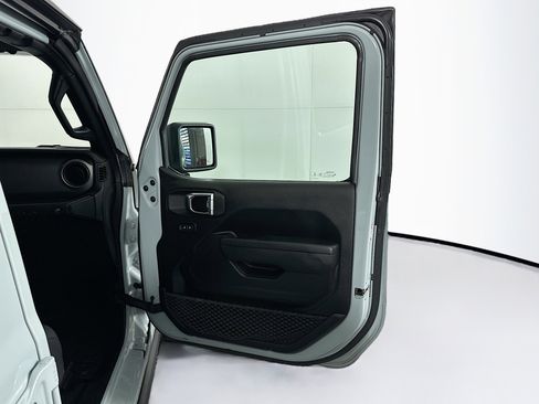 Used 2023 Jeep Wrangler Unlimited w/ Cold Weather Group image 30