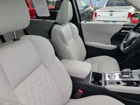 Used 2024 Mitsubishi Outlander SEL AWD/4WD image 19
