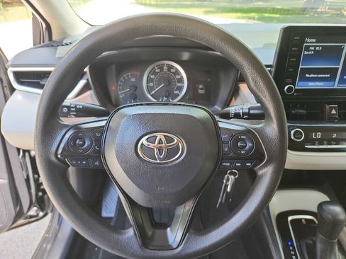 Used 2022 Toyota Corolla LE FWD image 16