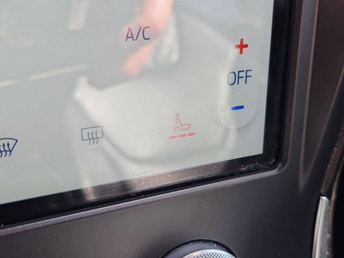 Used 2024 Ford Edge Titanium image 20