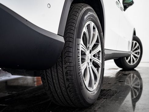 Certified 2025 Mercedes-Benz GLC 300 4MATIC image 40