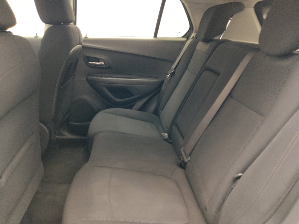 Used 2020 Chevrolet Trax LS FWD image 18