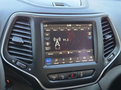 Used 2023 Jeep Cherokee Altitude Lux w/ Lux Elite Package AWD/4WD image 24