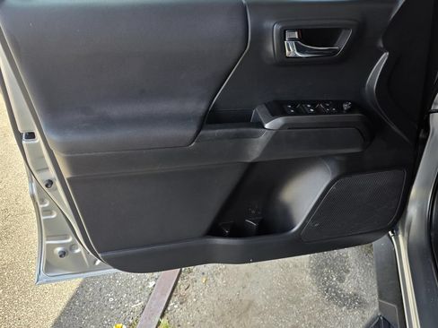 Used 2022 Toyota Tacoma TRD Sport w/ Technology Package RWD image 28