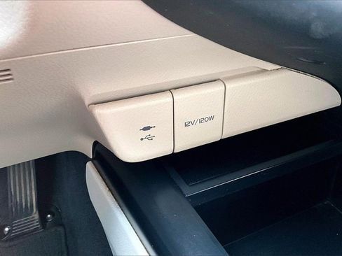 Used 2018 Toyota Camry L image 31