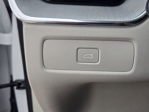 Used 2023 Volvo XC60 B5 Ultimate w/ Climate Package image 33