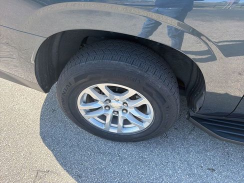 Used 2021 Chevrolet Suburban LS image 10