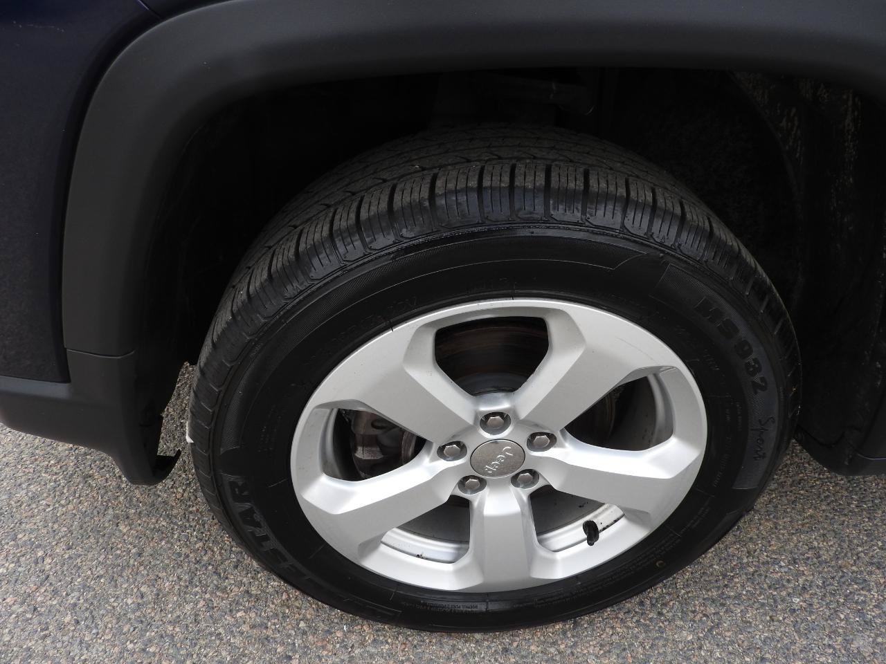 Used 2020 Jeep Compass Latitude w/ Cold Weather Group AWD/4WD image 18
