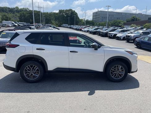 Used 2024 Nissan Rogue S FWD image 7
