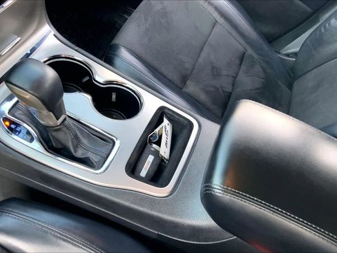 Used 2021 Jeep Grand Cherokee Laredo X image 16