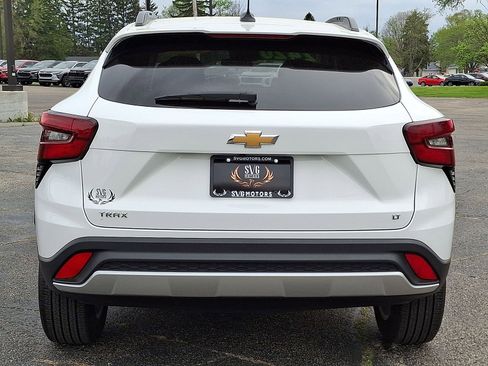 Used 2025 Chevrolet Trax LT FWD image 22