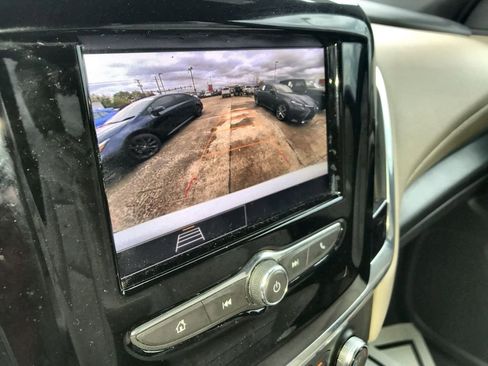 Used 2023 Chevrolet Traverse LT w/ LPO, Floor Liner Package FWD image 16