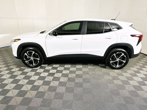 Used 2025 Chevrolet Trax RS image 6