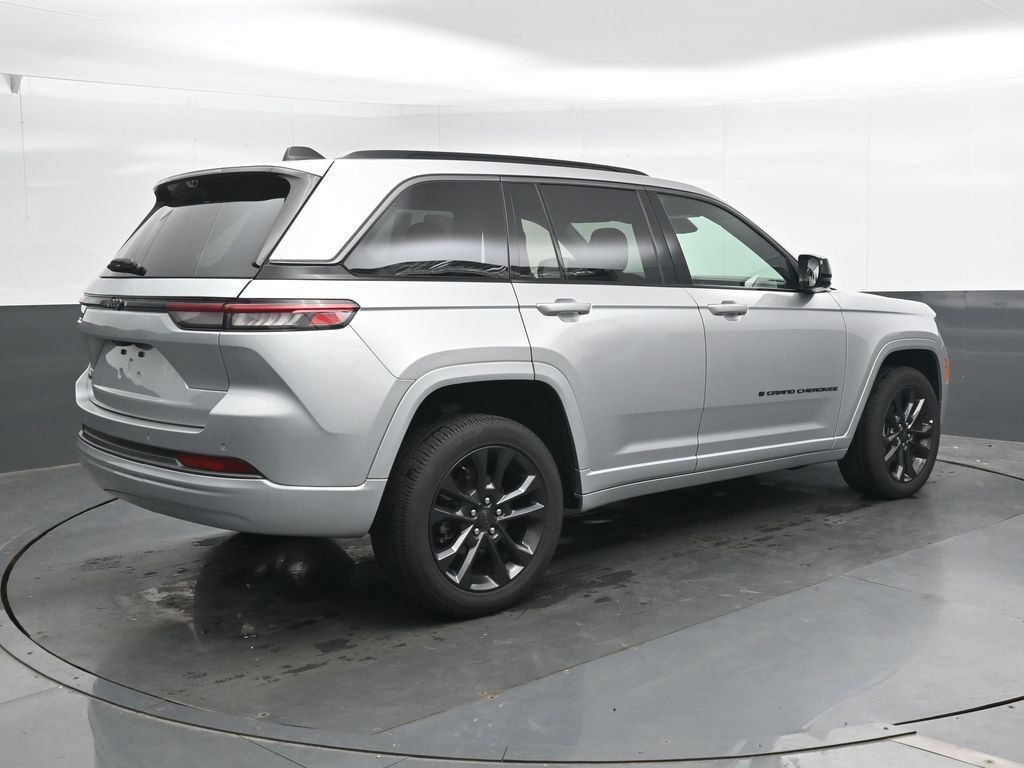 Used 2026 Jeep Grand Cherokee Limited AWD/4WD image 2