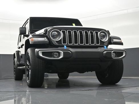 Used 2024 Jeep Wrangler Unlimited Sahara AWD/4WD image 33