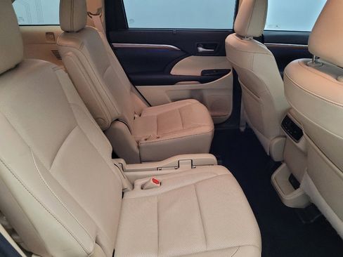 Used 2017 Toyota Highlander Limited image 19