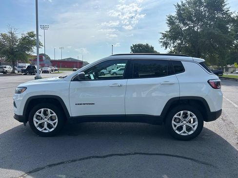 Used 2024 Jeep Compass Latitude AWD/4WD image 4