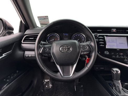 Used 2020 Toyota Camry SE w/ Carpet Mat Package FWD image 12