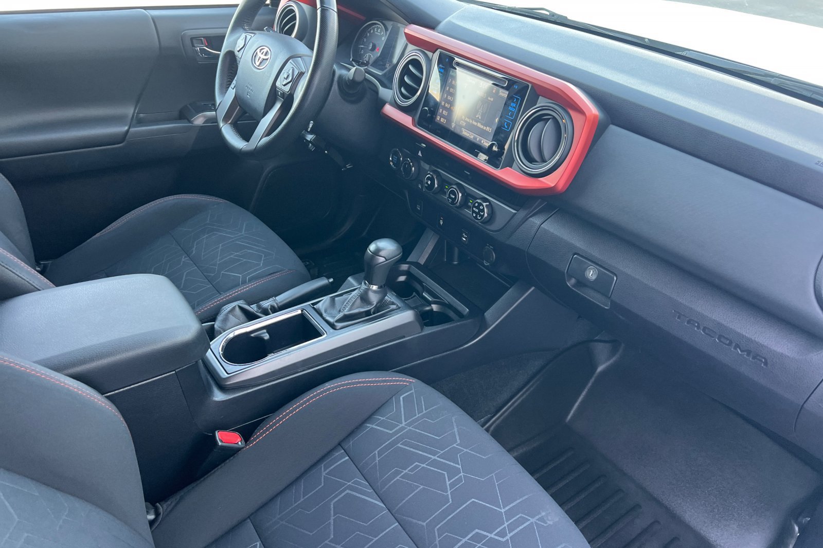 Used 2017 Toyota Tacoma TRD Off-Road w/ Tow Package AWD/4WD image 17