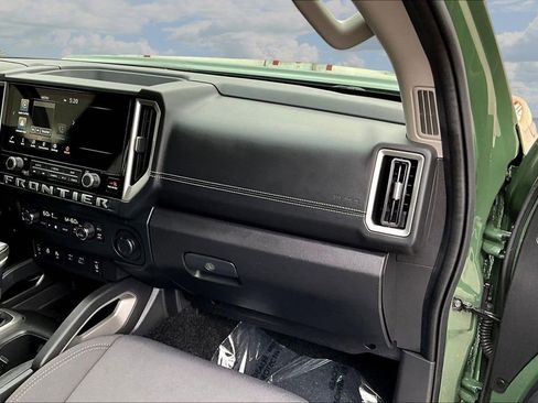 Used 2025 Nissan Frontier SV w/ SV Convenience Package RWD image 28