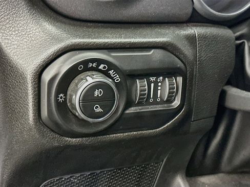 Used 2022 Jeep Gladiator Mojave w/ Cold Weather Group AWD/4WD image 17