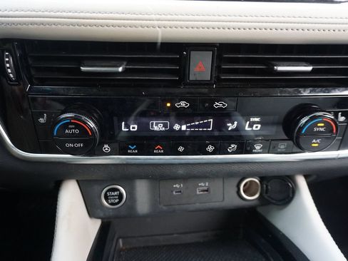 Used 2023 Nissan Rogue SL w/ SL Premium Package FWD image 13