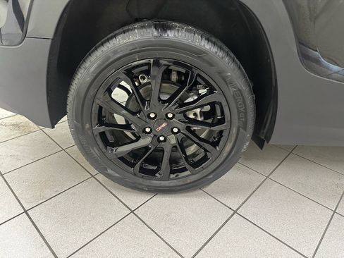 Used 2024 GMC Terrain SLE w/ Driver Convenience Package AWD/4WD image 16