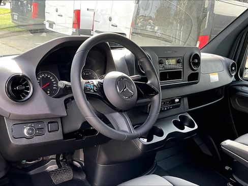 New 2025 Mercedes-Benz Sprinter 2500 image 10