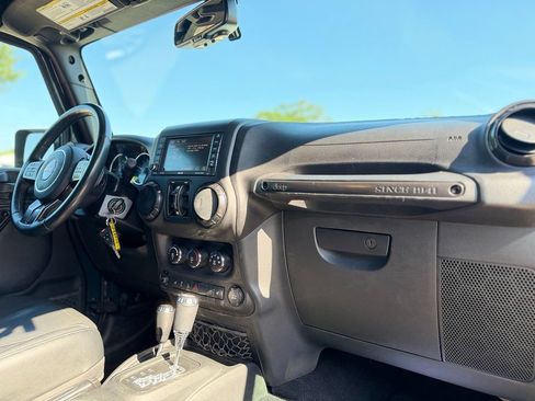 Used 2017 Jeep Wrangler Unlimited Sahara AWD/4WD image 17