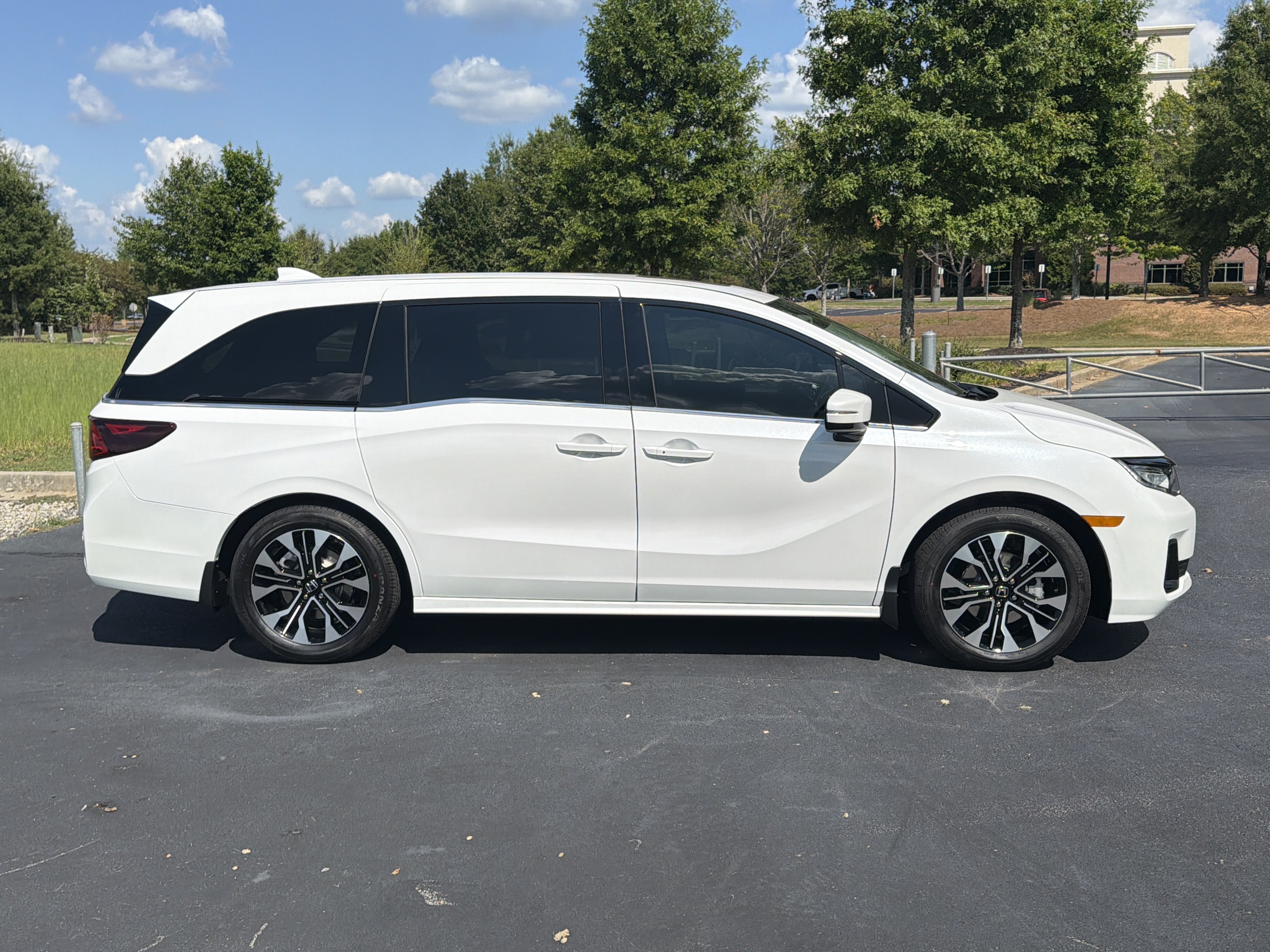 Used 2027 Honda Odyssey Elite image 10