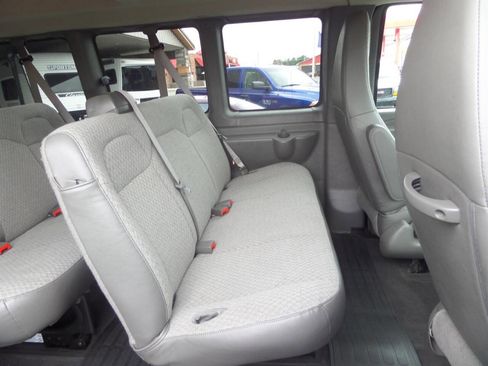 Used 2025 GMC Savana 2500 LT w/ LT Preferred Equipment Group RWD image 9