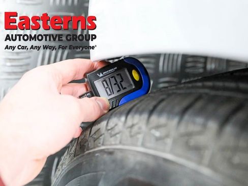 Used 2024 Chrysler Pacifica Touring-L image 34