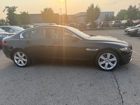Used 2018 Jaguar XE Premium AWD/4WD image 4