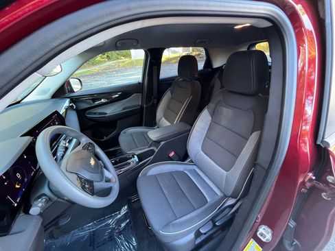 Used 2025 Chevrolet TrailBlazer LT image 32