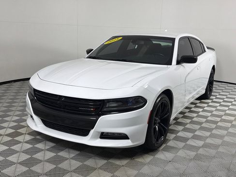 Used 2018 Dodge Charger SXT Plus w/ Blacktop Package RWD image 10