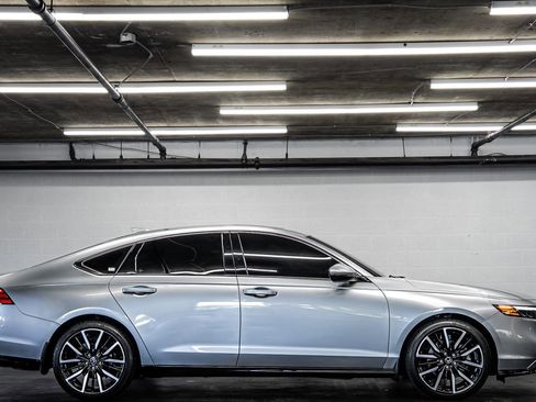Used 2024 Honda Accord Touring image 6