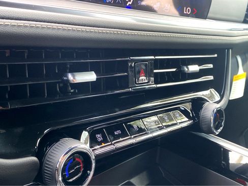 New 2025 Chevrolet Suburban Premier image 11