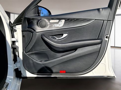 Used 2022 Mercedes-Benz E 350 Sedan image 26