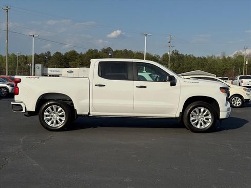 Used 2025 Chevrolet Silverado 1500 Custom image 2