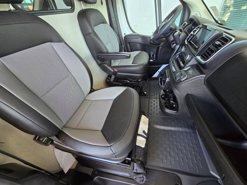 Used 2025 RAM ProMaster 2500 w/ Quick Order Package 22G SLT FWD image 10