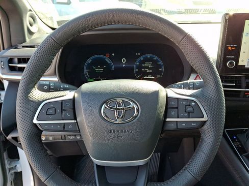 New 2026 Toyota Sienna Platinum image 14